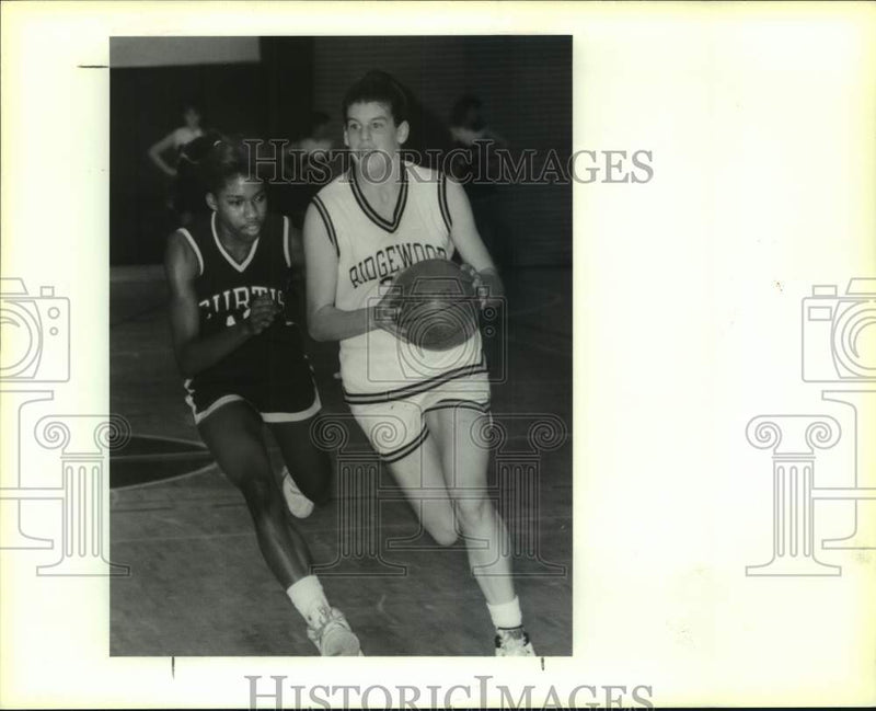 Load image into Gallery viewer, 1990 Press Photo Mary Ann Marino of Ridgewood drives past Chantelle Doucette
