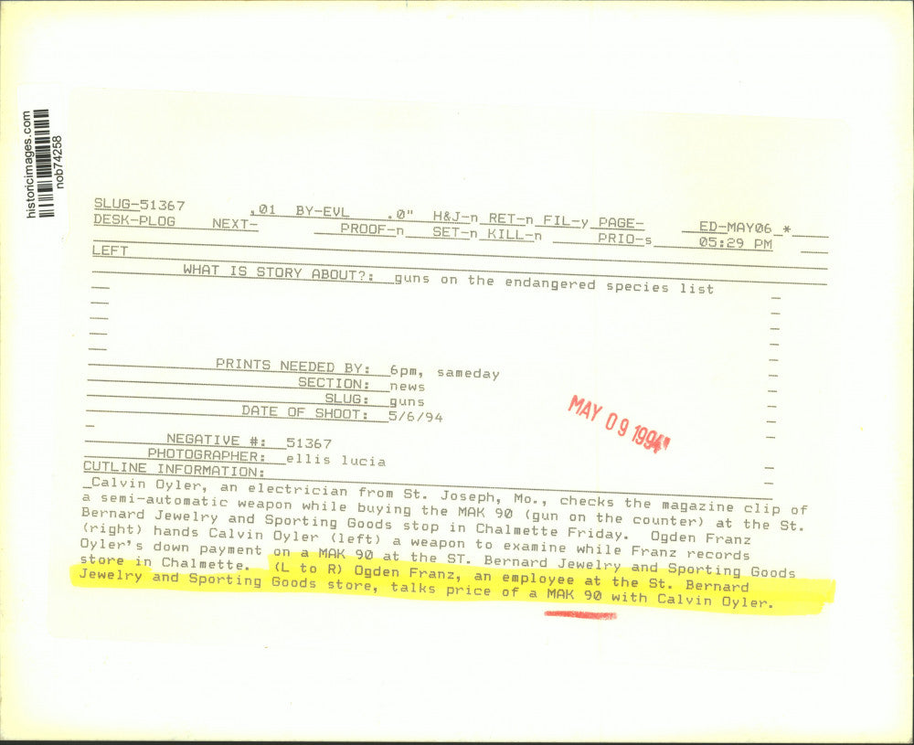 1994 Press Photo Calvin Oyler buying an MAK 90 at Jewelry and Sporting Goods