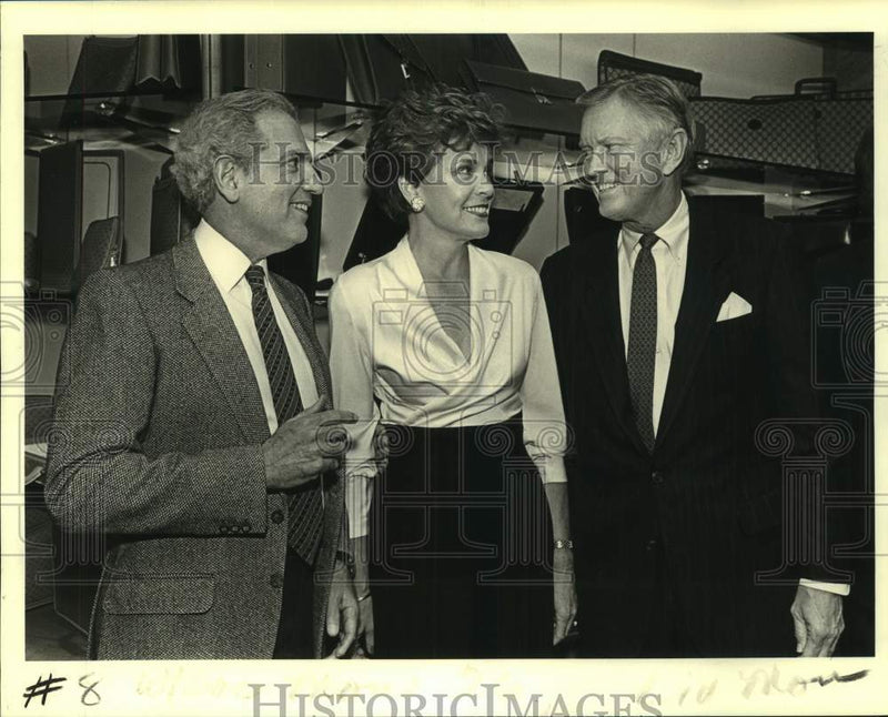 Load image into Gallery viewer, 1989 Press Photo Friends of the Cabildo-Dr Ralph Lupin, Jackie and Jerry Derks
