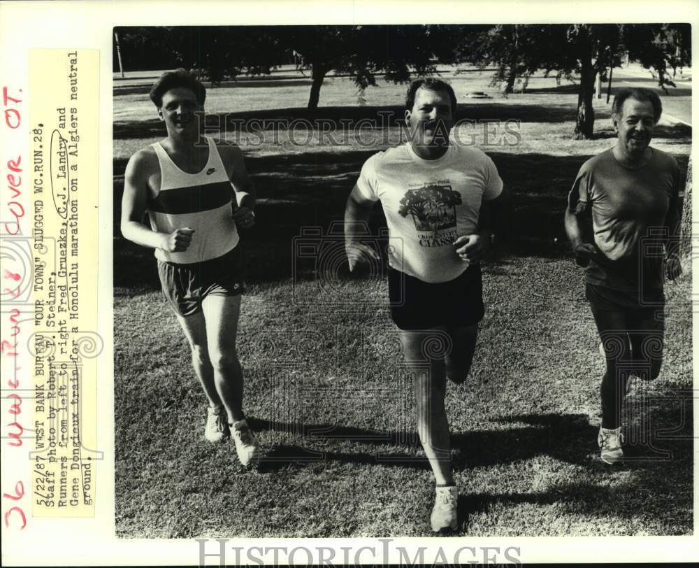 1987 Press Photo Runners train for Honolulu marathon in Algiers - nob74866- Historic Images