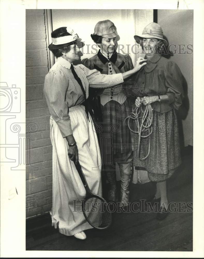 1979 Press Photo Sylvia Harry, Nadine Manson and Dottie Maumus wear costumes