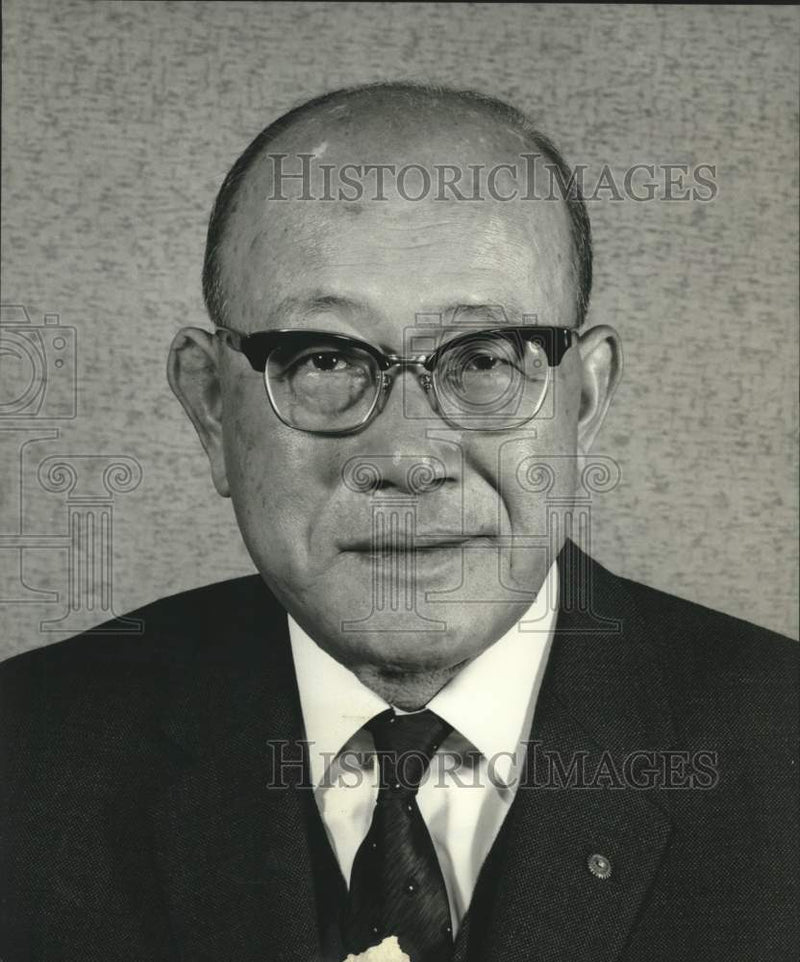 Load image into Gallery viewer, 1969 Press Photo Somei Iwata, president of Noritake Company Limited - nob75103
