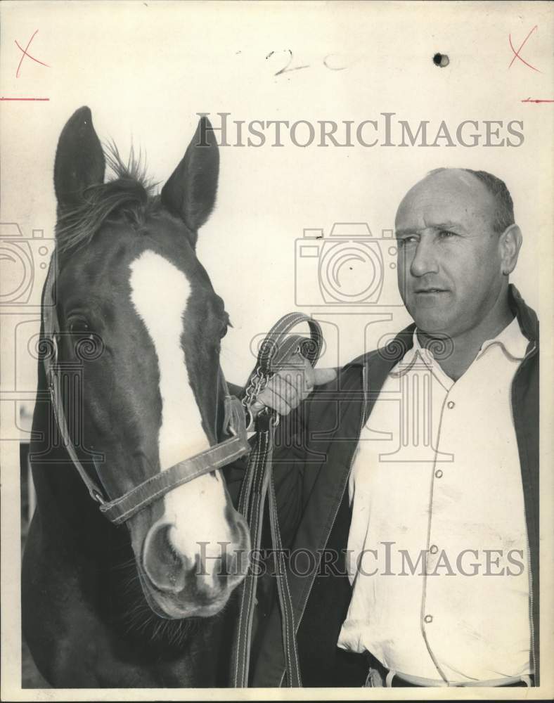 1965 Press Photo Cathy Bars, a fleet-footed filly with owner Pete Maxwell- Historic Images