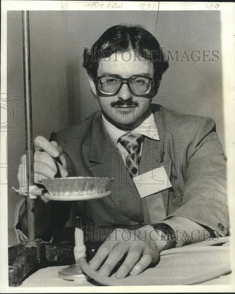 1977 Press Photo Dr. David F. Mayer, Mathematics instructor at UNO - nob75398