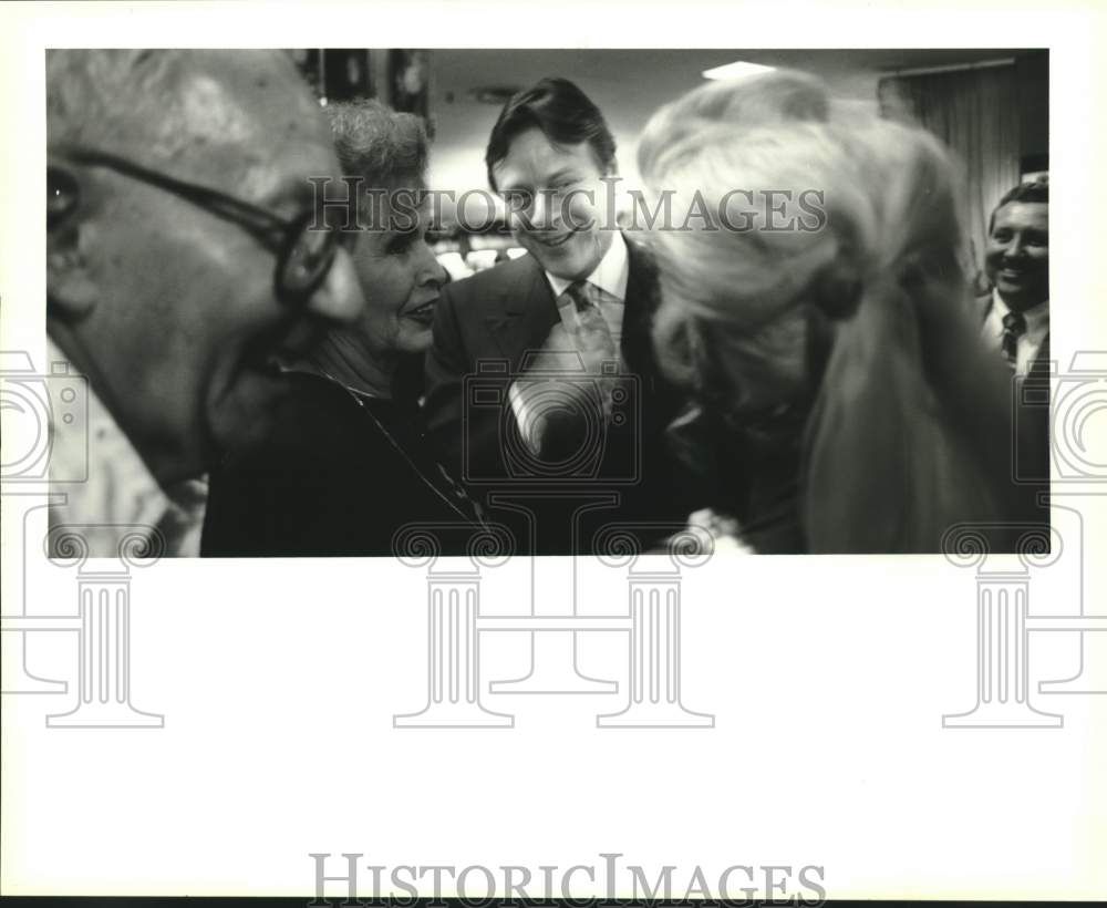 1995 Press Photo Ivana Trump signs autograph at JC Penny store, Metairie- Historic Images