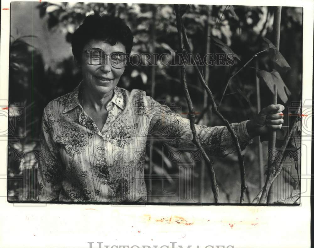 1981 Press Photo Renate May, Holocaust Survivor- back in Berlin Germany- Historic Images