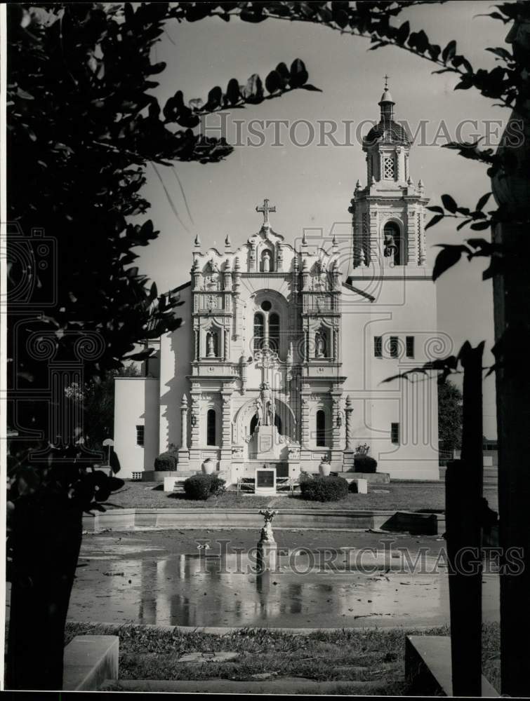 1972 Press Photo Exterior view of the Madonna Manor- Historic Images