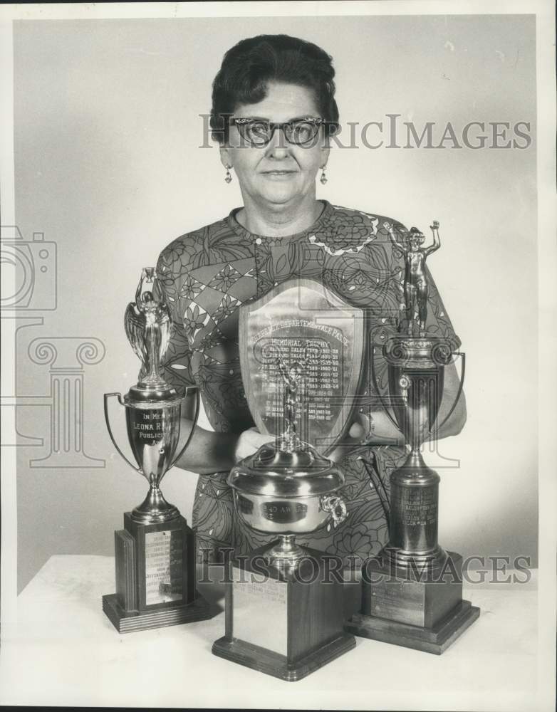 1970 Press Photo Miss Helen McCormick with collection of salon petit trophies- Historic Images