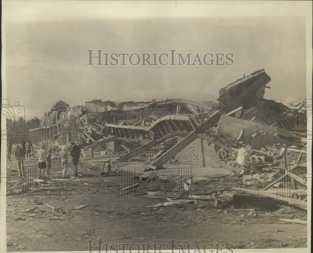1976 Press Photo Tornado destruction was swift at the Southwest Mall in McComb