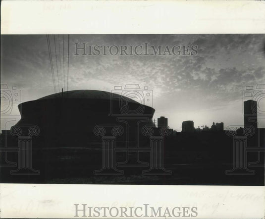 1974 Press Photo Silhouette of the Louisiana Superdome- Historic Images
