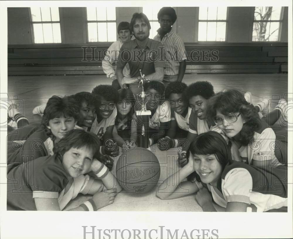 1986 Press Photo The Marrero Middle School girl&#39;s basketball team members- Historic Images