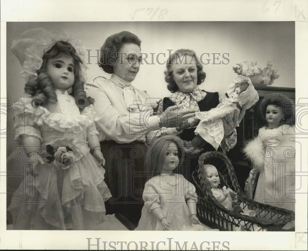 1978 Press Photo Antique Dolls Being Readied For Show At Fountain Bay Club Hotel- Historic Images