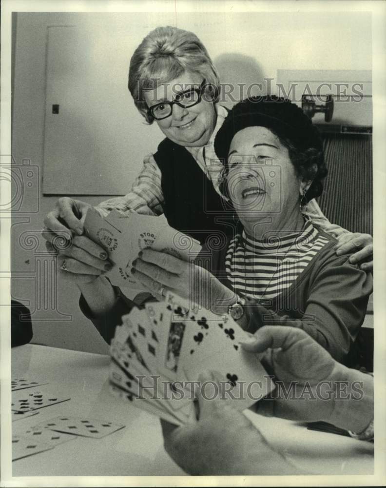 1974 Press Photo Mrs. Adeline Landry and Mrs. Francis Landetto play cards- Historic Images