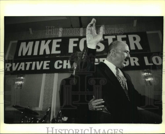 1995 Press Photo Mike Foster and wife leave the fundraiser after his speech
