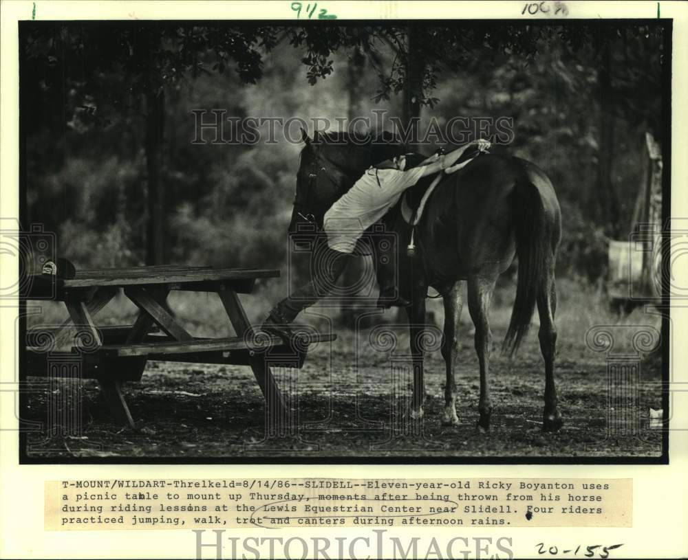 1986 Press Photo Ricky Boyanton during riding lessons at Lewis Equestrian Center- Historic Images