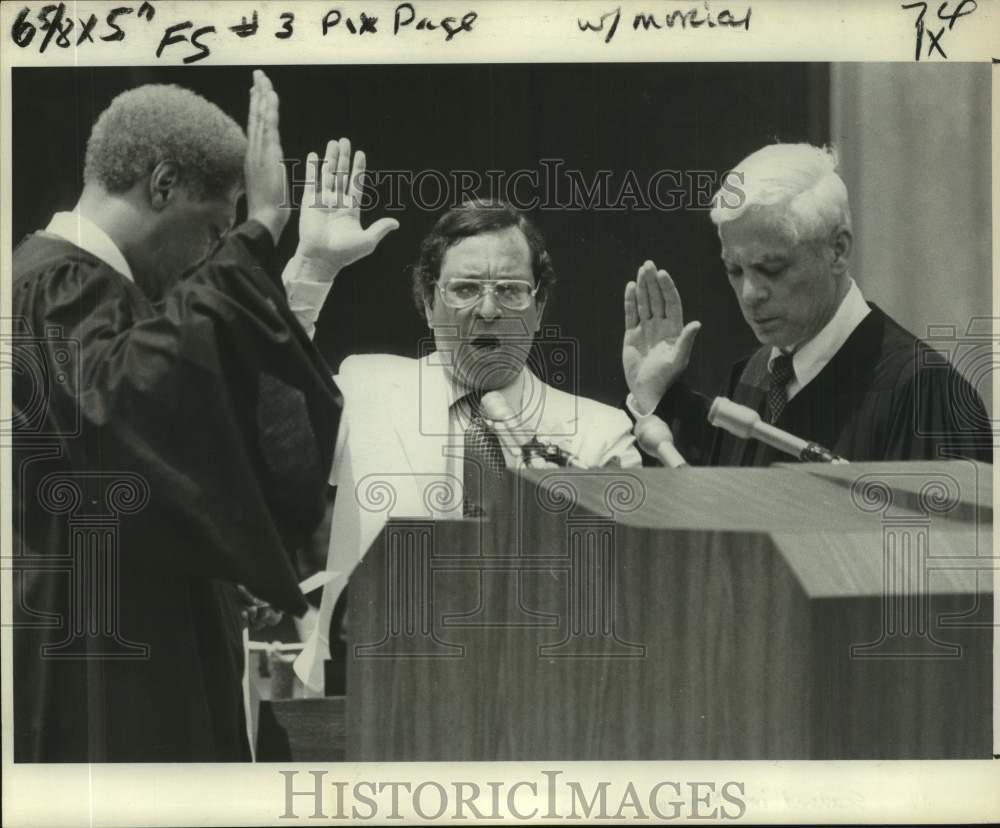 1978 Press Photo Judges Augustine and Marcus administer oath to Ernest Morial- Historic Images