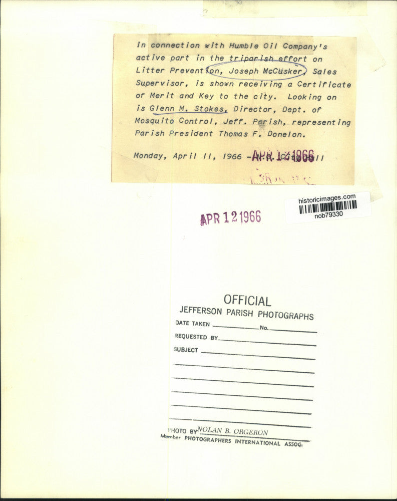 Load image into Gallery viewer, 1966 Press Photo Joseph McCusker receives Certificate of Merit &amp; Key to the city
