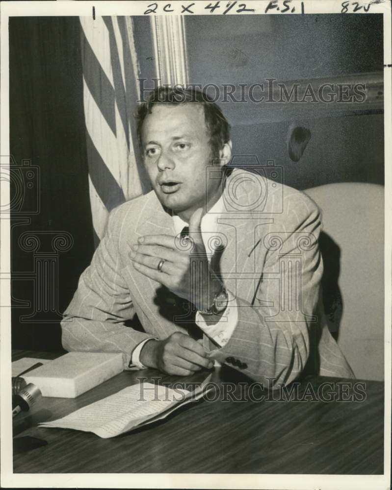 1973 Press Photo Dr. Charles Mary and welfare reform program at press conference