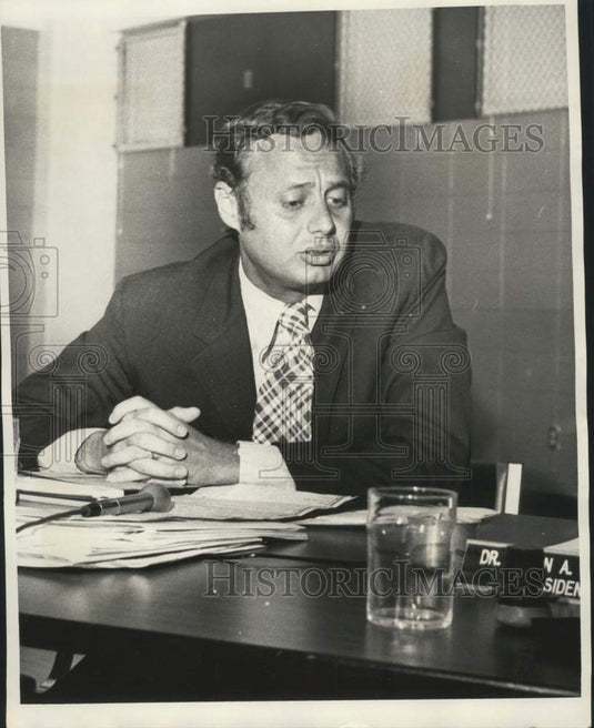 1973 Press Photo Dr. Charles Mary, Lousiana State Health Super Board meeting