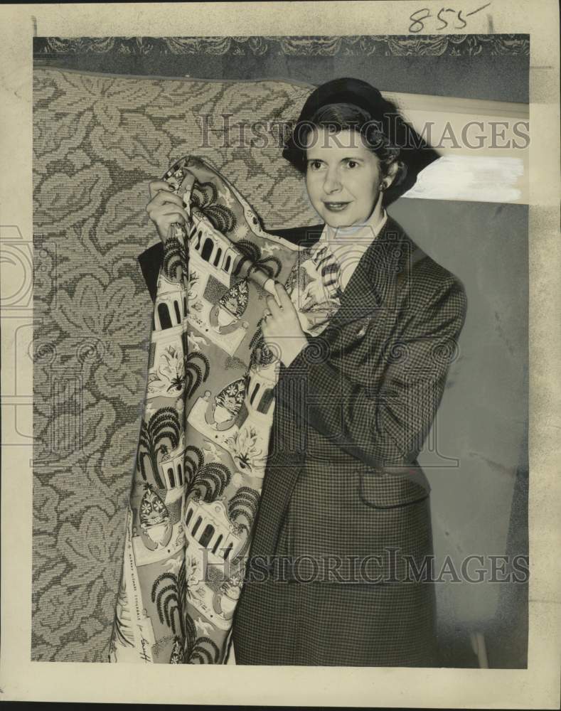 1950 Press Photo Ann Mason of Lees Carpets describes moth-resistant rug- Historic Images