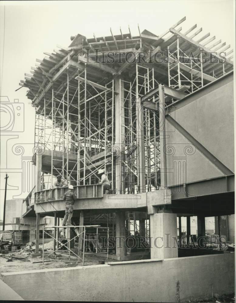 1980 Press Photo Mississippi River bridge being built- Historic Images