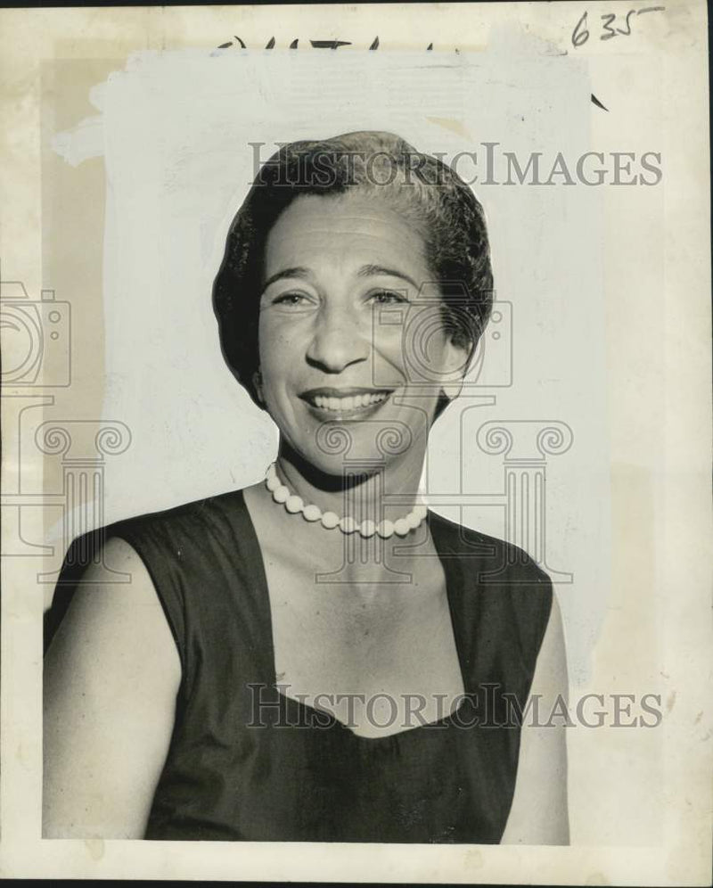 Load image into Gallery viewer, 1954 Press Photo Mrs. Richard McCarthy Jr. of Jefferson League of Women Voters
