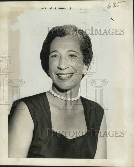 1954 Press Photo Mrs. Richard McCarthy Jr. of Jefferson League of Women Voters