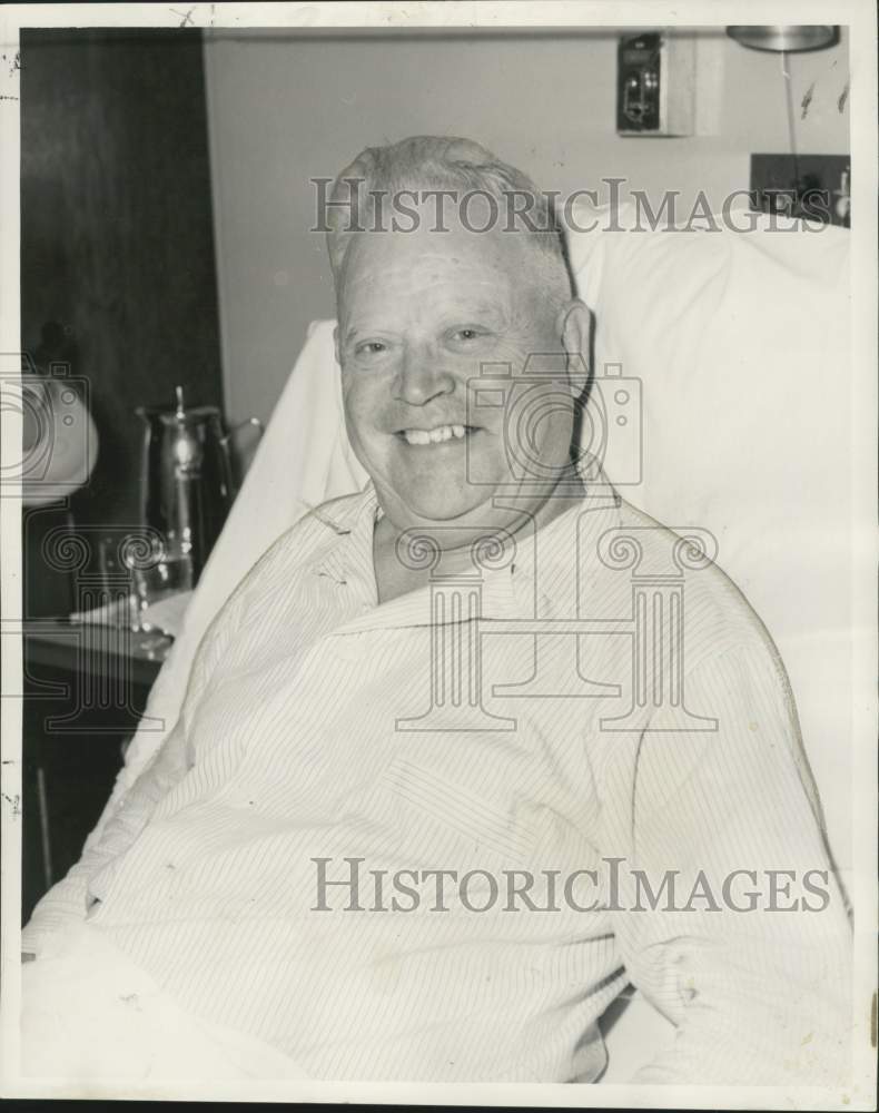 1962 Press Photo Reverend Father Karl Maring S.J. at Hotel Dieu- Historic Images