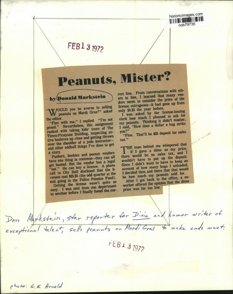1972 Press Photo Don Markstein, Dixie reporter sells peanuts on Mardi Gras