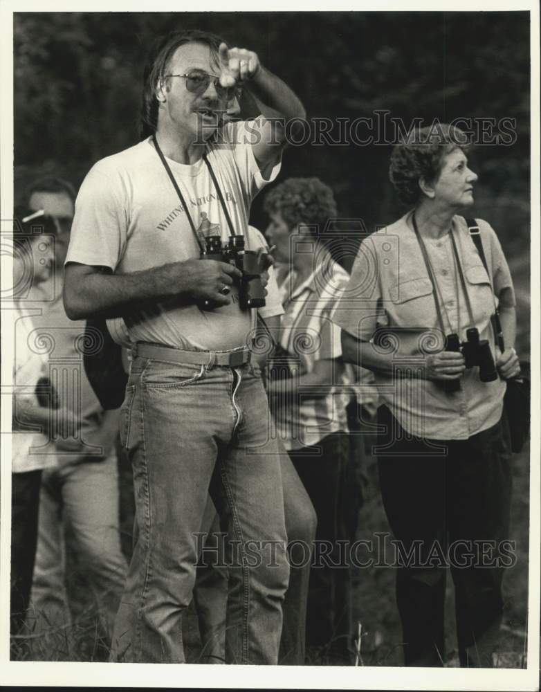 1986 Press Photo Steve Frewin, conducts birdwatching class in Madisonville- Historic Images