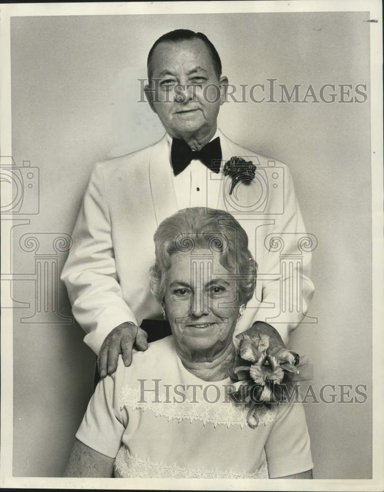Load image into Gallery viewer, 1972 Press Photo Mr. &amp; Mrs. Robert V. Markey celebrate 50th wedding anniversary
