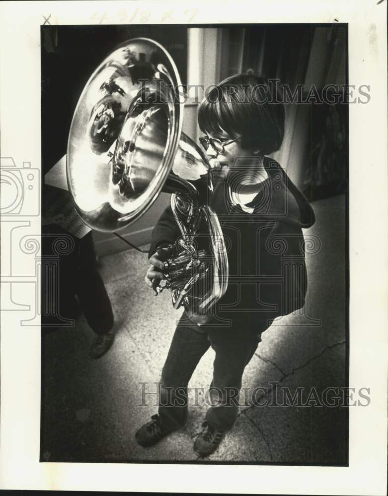 1979 Press Photo A young tubist gets ready for his first Tuba Christmas- Historic Images