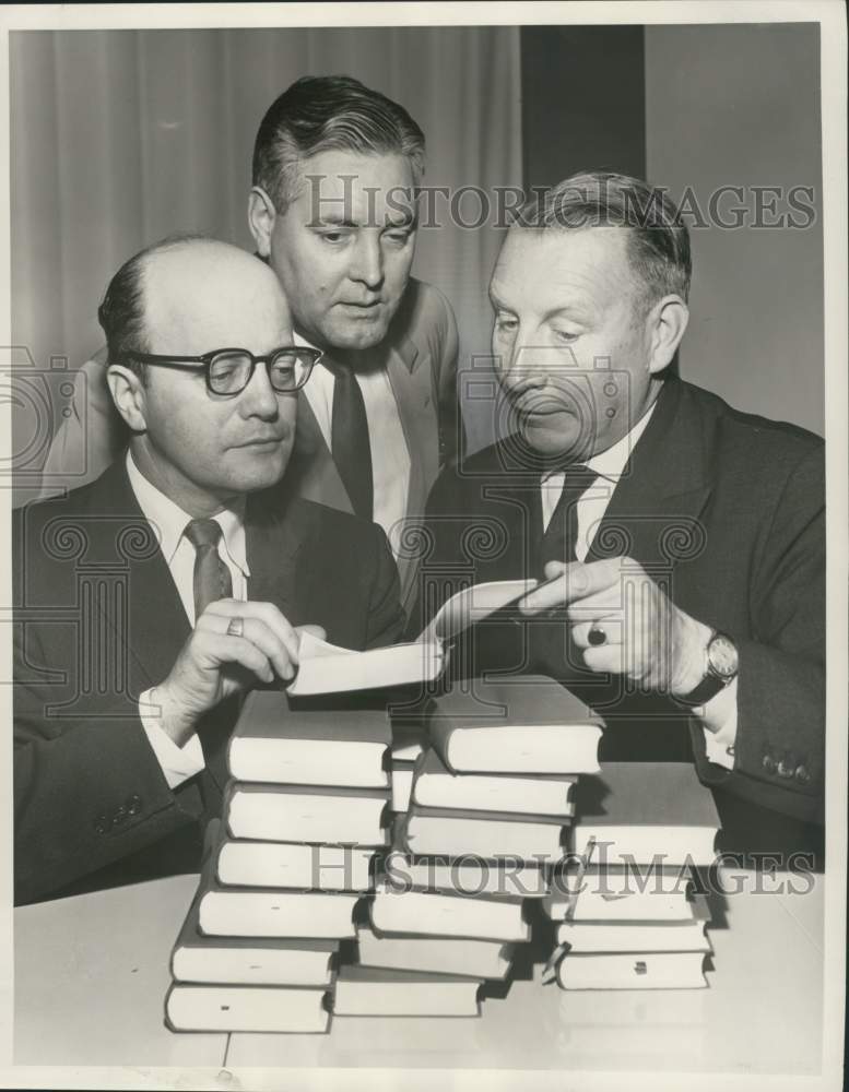 Load image into Gallery viewer, 1964 Press Photo German consulate Hans Marmann presents books to Jerome Cushman
