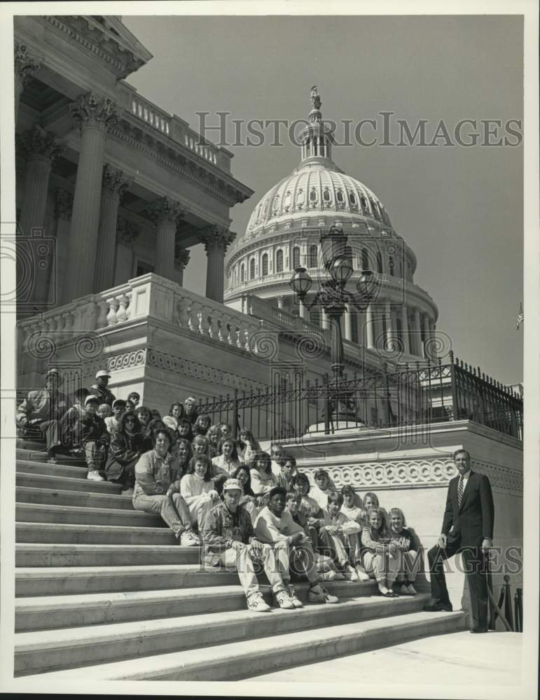 1990 Press Photo Mandeville Jr. High students meet with Rep. Robert Livingston- Historic Images