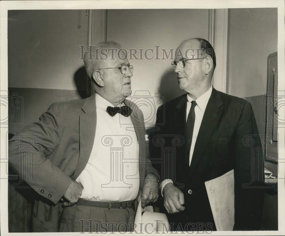 1959 Press Photo Harold P. McCall and Robert D. Hess of Foreign Policy Assn.