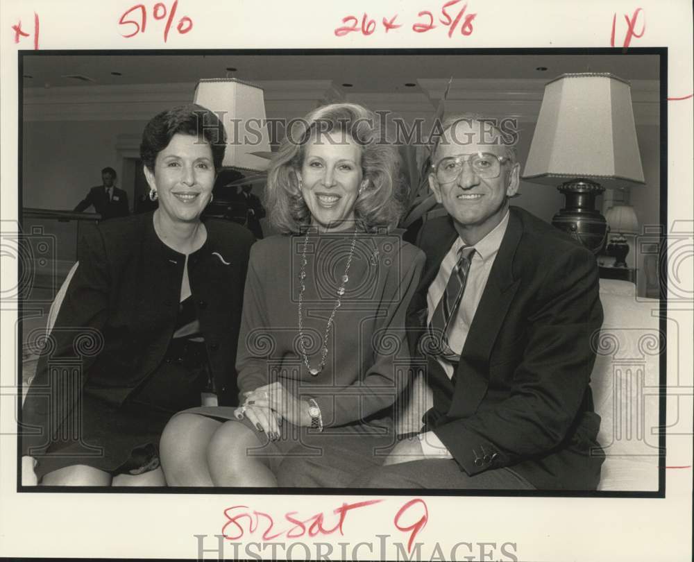 1990 Press Photo Jewish Endowment - Barbara Maslansky, Linda and Lester Wainer- Historic Images