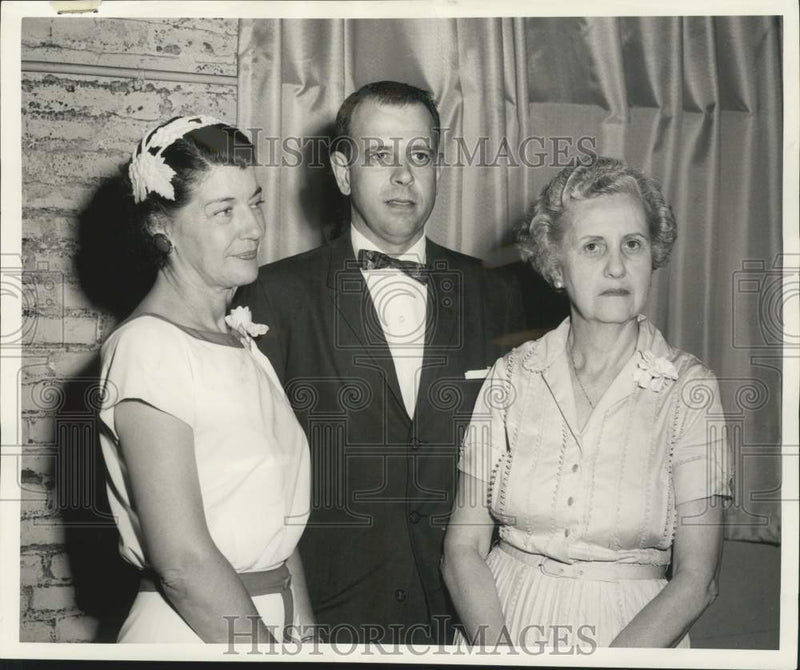 Load image into Gallery viewer, 1959 Press Photo Volunteers in April Educational Crusade leukemia project
