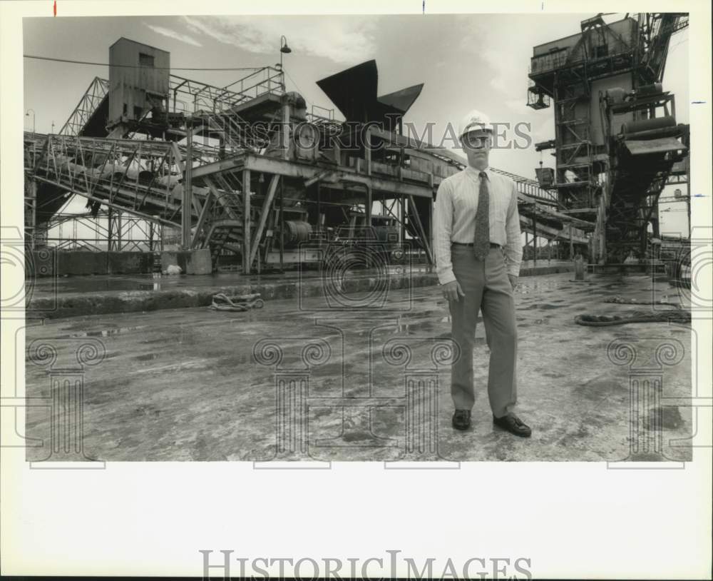 1993 Press Photo Turner Marine personnel director John McCullough - nob79982- Historic Images