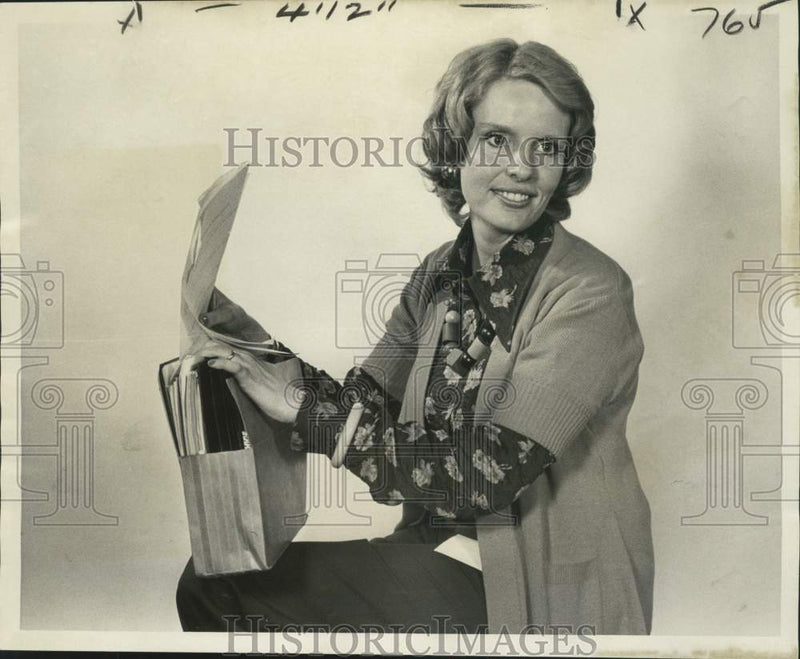 Load image into Gallery viewer, 1974 Press Photo Ann McBride, ERA spokeswoman for Common Cause - nob80024
