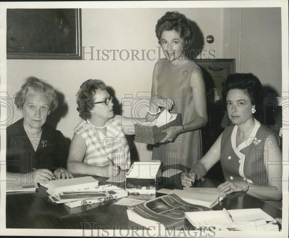 1970 Press Photo Pitot House Funds members - nob80025