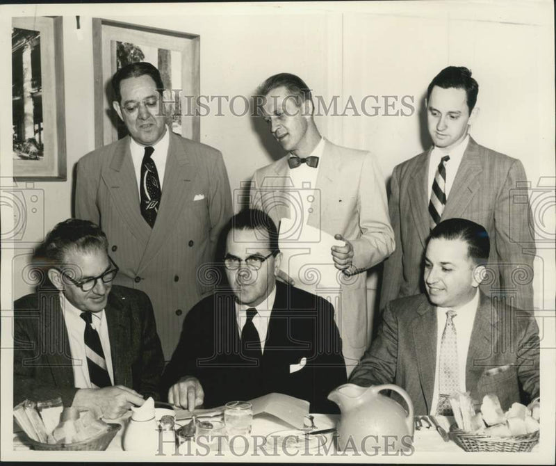 Load image into Gallery viewer, 1955 Press Photo Program chairman of the 40th anniversary of the Tulane school
