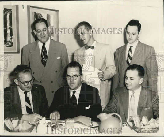 1955 Press Photo Program chairman of the 40th anniversary of the Tulane school