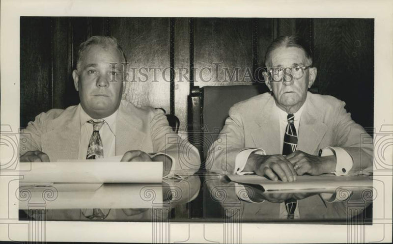 Load image into Gallery viewer, 1948 Press Photo Judges Leo McCune and L. Robert Rivarde - nob80051
