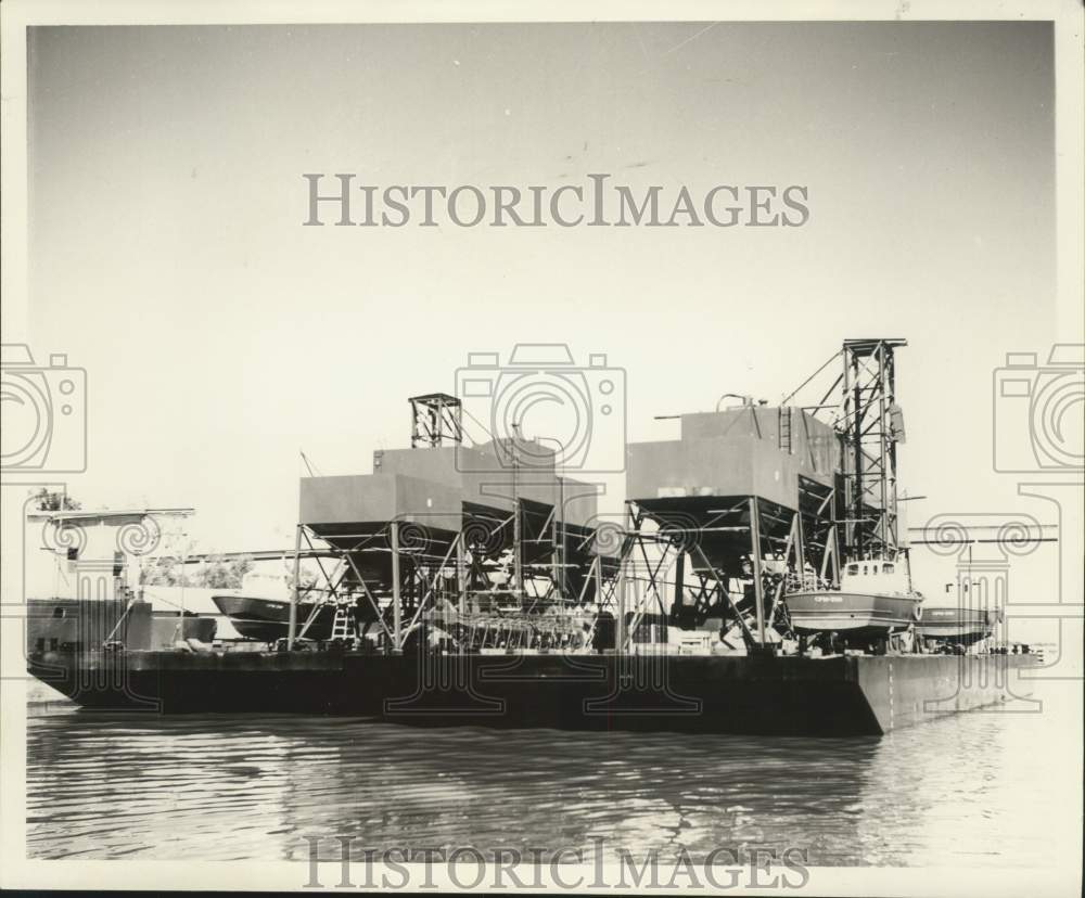 1960 Press Photo Floating concrete batching plants for construction of bridge