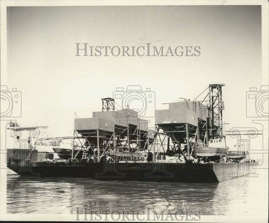 1960 Press Photo Floating concrete batching plants for construction of bridge