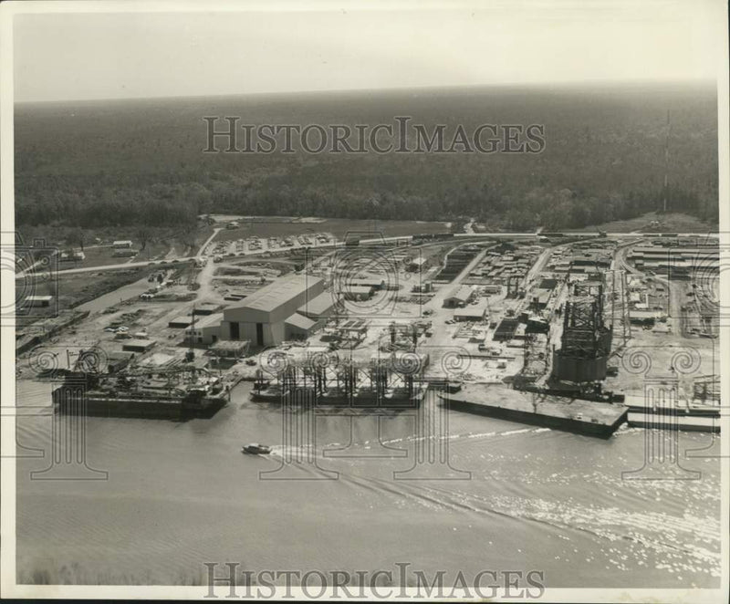 Load image into Gallery viewer, 1960 Press Photo McDermott Fabricating Co, Bayou Boruf Yards - nob80061
