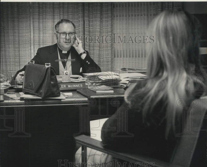 Load image into Gallery viewer, 1973 Press Photo The Rev. V. Ambrose McInnes counsels a young woman in pre-Cana
