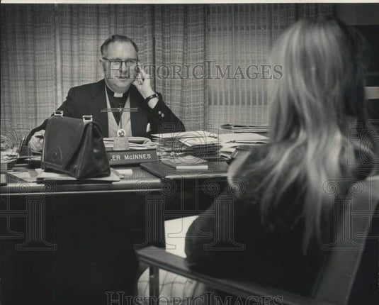 1973 Press Photo The Rev. V. Ambrose McInnes counsels a young woman in pre-Cana