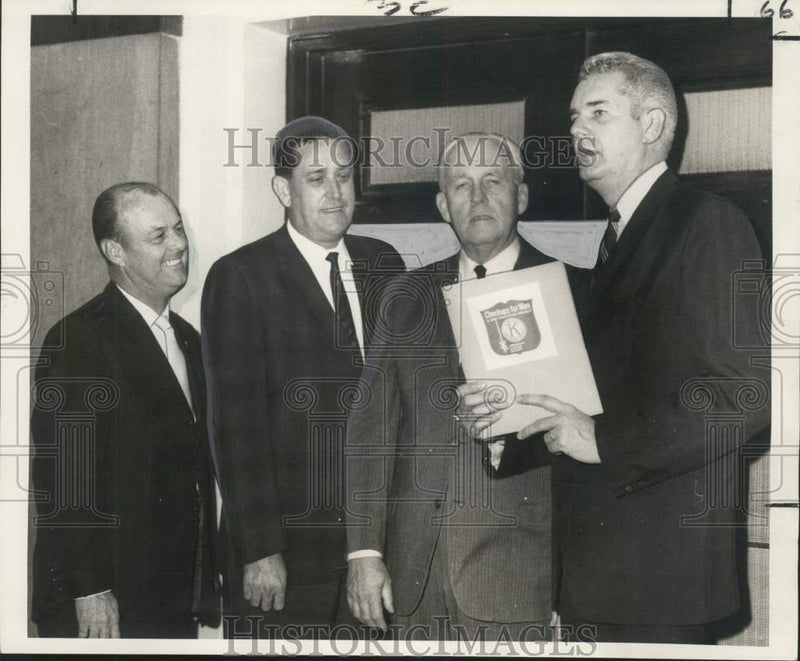Load image into Gallery viewer, 1968 Press Photo Educational project by Kiwanis Int'l &amp; American Cancer Society
