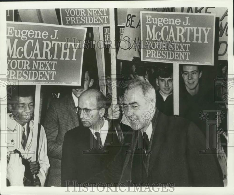 Load image into Gallery viewer, 1968 Press Photo Eugene McCarthy in Minneapolis for presidential campaign
